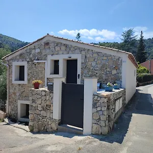 Chaleureuse Bergerie Renovee. Hébergement de vacances